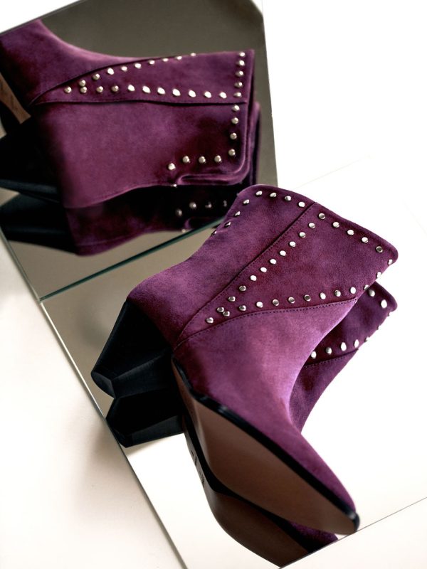 D6Kaia_studded_ankle_boots_28