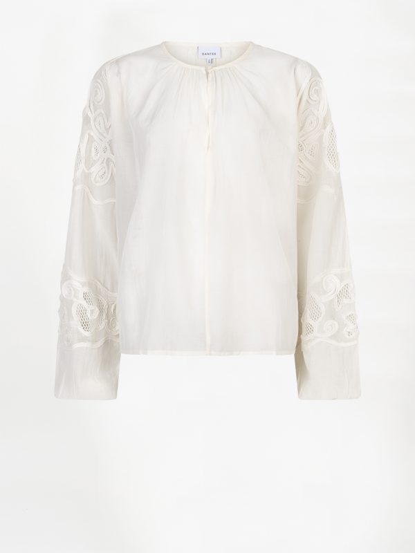 Dante6 Ulala embroidered blouse met gedetailleerd borduurwerk en een elegante pasvorm voor een vrouwelijke, verfijnde look
