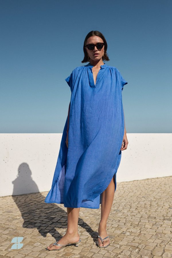 Bodin Athia jurk van BY-BAR met elegante pasvorm en vrouwelijke uitstraling, stijlvolle dames jurk voor diverse gelegenheden.