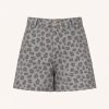 June grey cheetah short met animal print en comfortabele pasvorm voor een trendy en speelse uitstraling