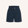 By Bar Leon twill short in donkerblauw met comfortabele pasvorm en tijdloze uitstraling voor een casual en verzorgde look