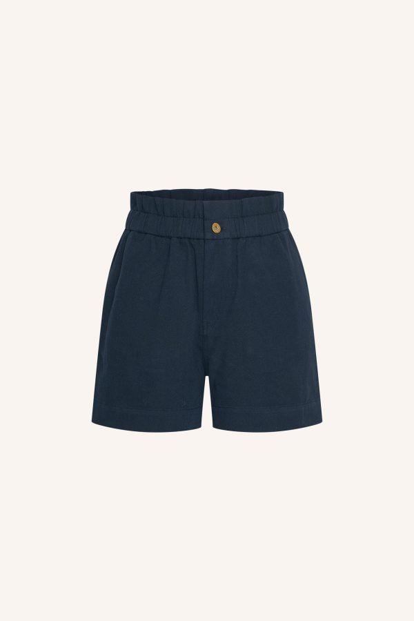 By Bar Leon twill short in donkerblauw met comfortabele pasvorm en tijdloze uitstraling voor een casual en verzorgde look