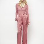 Dante6 Jules wide leg pantalon in coral blush met hoge taille en soepel vallende, wijde pijpen