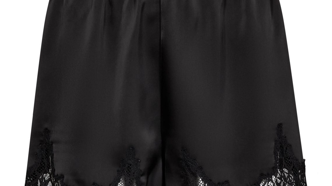 Zwarte Vivian lingerie short van Haute L'Amitié met delicate details en vrouwelijke pasvorm, stijlvolle en edgy dames short.