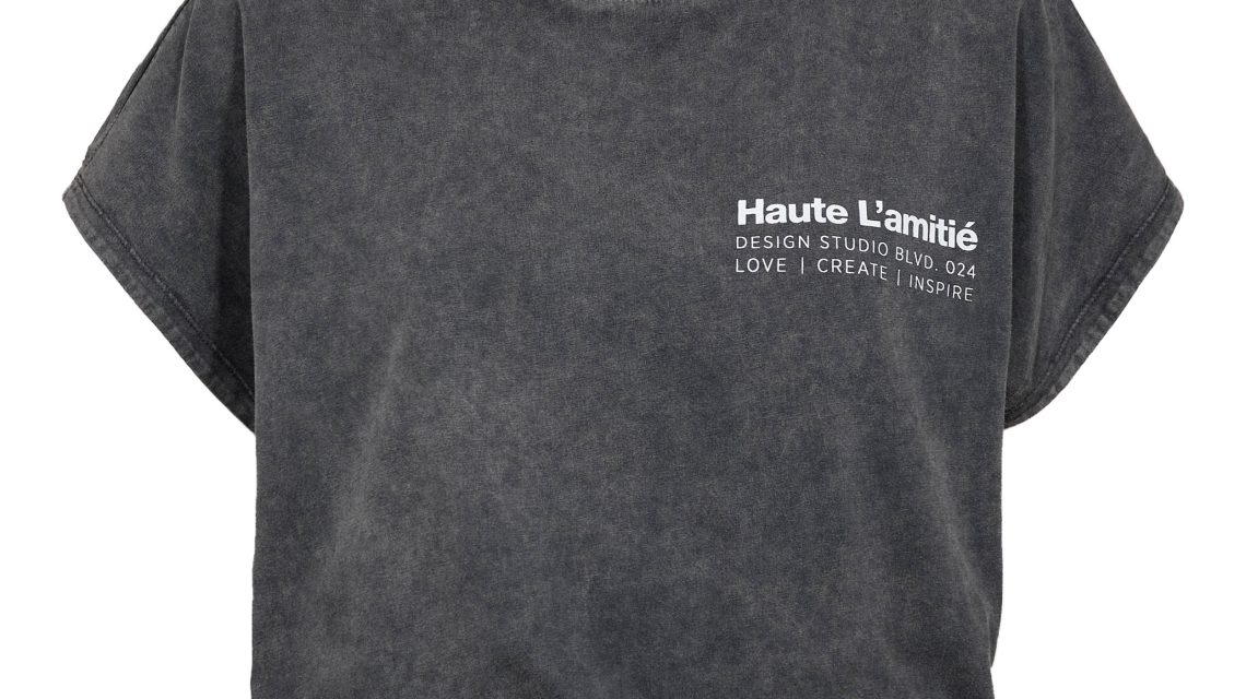 Noma Acid Balloon Tee van Haute L'Amitié met oversized pasvorm en acid wash effect, casual en edgy dames T-shirt.