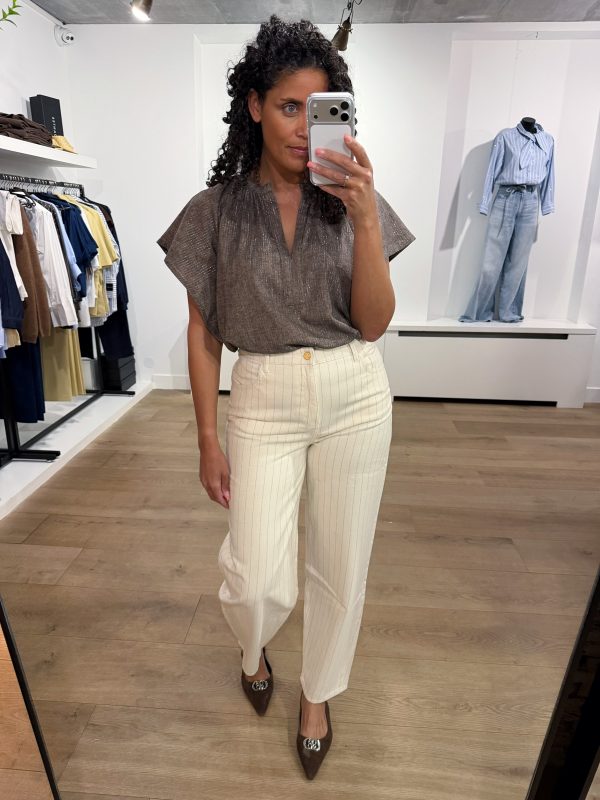 By Bar Vina lurex blouse met lichte glans en elegante pasvorm voor een vrouwelijke en stijlvolle uitstraling.