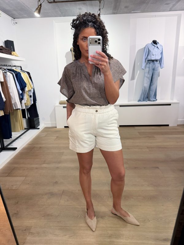 By Bar Vina lurex blouse met lichte glans en elegante pasvorm voor een vrouwelijke en stijlvolle uitstraling.