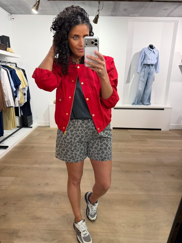 June grey cheetah short met animal print en comfortabele pasvorm voor een trendy en speelse uitstraling