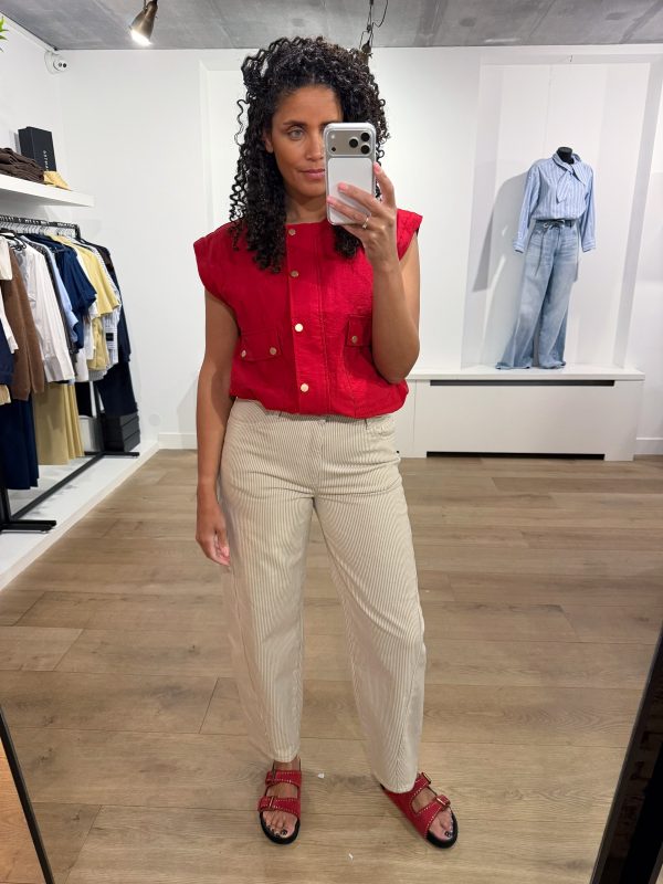 Je kunt de mouwen afritsen van de Maggie zip jacket om het hele jaar te dragen