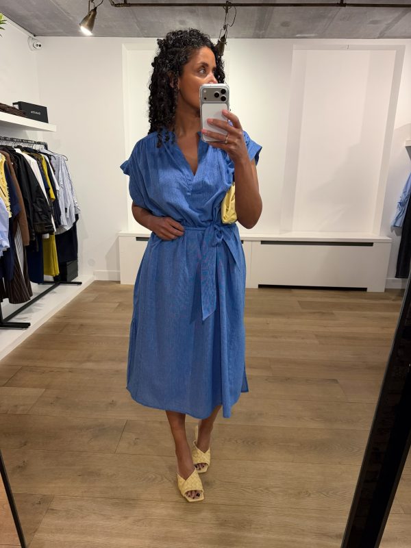 ByBar-Bodin-athia-dress-26217011-6012 Bodin Athia jurk van BY-BAR met elegante pasvorm en vrouwelijke uitstraling, stijlvolle dames jurk voor diverse gelegenheden.