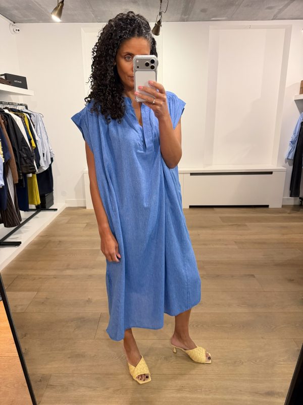 ByBar-Bodin-athia-dress-26217011-6012 Bodin Athia jurk van BY-BAR met elegante pasvorm en vrouwelijke uitstraling, stijlvolle dames jurk voor diverse gelegenheden.