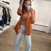 Bleached denim Drew barrel panel jeans van Haute L'Amitié met losse barrel fit en paneeldetails, stijlvolle dames jeans met moderne pasvorm.
