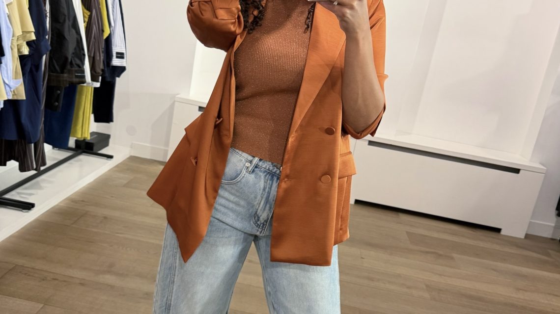 Bleached denim Drew barrel panel jeans van Haute L'Amitié met losse barrel fit en paneeldetails, stijlvolle dames jeans met moderne pasvorm.