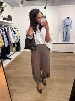 Anabel oversize wit shirt met losse pasvorm en klassieke kraag voor een comfortabele en stijlvolle uitstraling