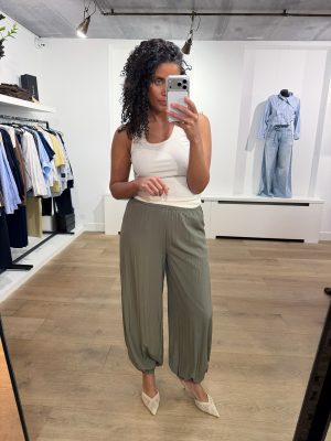 Amelle pants met flatterende pasvorm en comfortabele stof voor een stijlvolle en veelzijdige uitstraling