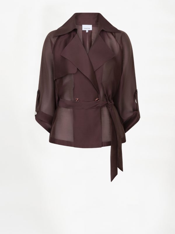 Dante6-Svea-short-trench-blazer-262170_7467_D1_963 Dante6 Svea short trench blazer met cropped pasvorm en trenchcoat details, stijlvolle dames blazer met moderne uitstraling.