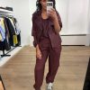 Dante6 Svea short trench blazer met cropped pasvorm en trenchcoat details, stijlvolle dames blazer met moderne uitstraling.