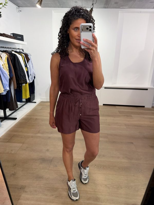 Dante6 Quentyn relaxed fit shorts met losse pasvorm en luchtige stof, stijlvolle dames short voor een casual zomerse look.