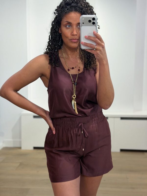 Dante6 Corin relaxed fit tanktop met minimalistisch design en comfortabele pasvorm, stijlvolle dames top voor een casual look.