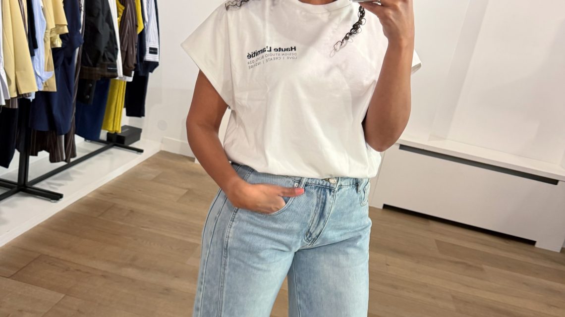Witte Noma Balloon Tee van Haute L'Amitié met oversized balloon pasvorm, casual dames T-shirt met moderne uitstraling.