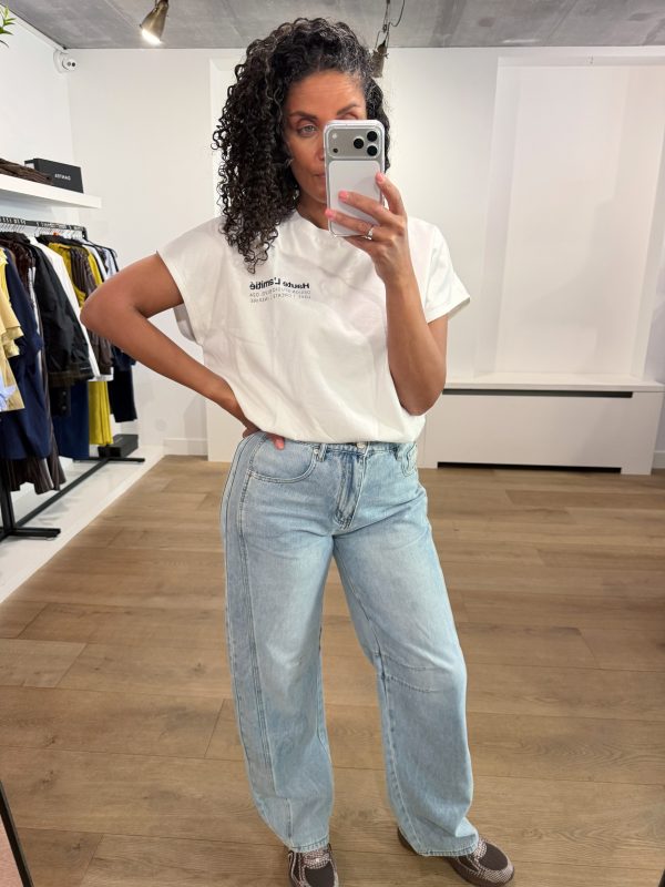 Witte Noma Balloon Tee van Haute L'Amitié met oversized balloon pasvorm, casual dames T-shirt met moderne uitstraling.