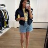 Lichtgele Limone crop top van Haute L'Amitié met cropped lengte en aansluitende pasvorm, zomerse dames top met frisse uitstraling.