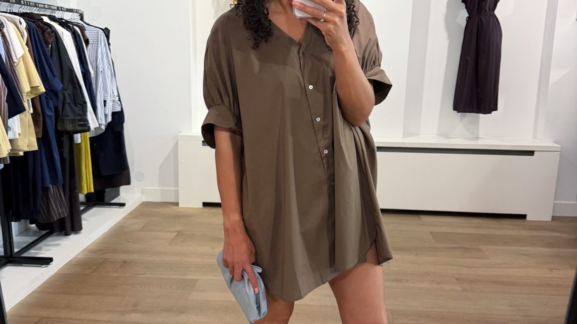 Tooday Cia dress in de kleur Bitter Chocolate met elegante pasvorm en minimalistische uitstraling voor een stijlvolle look