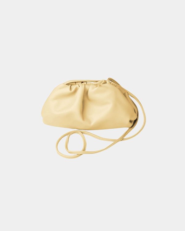 Gele Bow 19 Dumpling Bag met zacht dumpling design en compact formaat, trendy dames tas met moderne uitstraling.