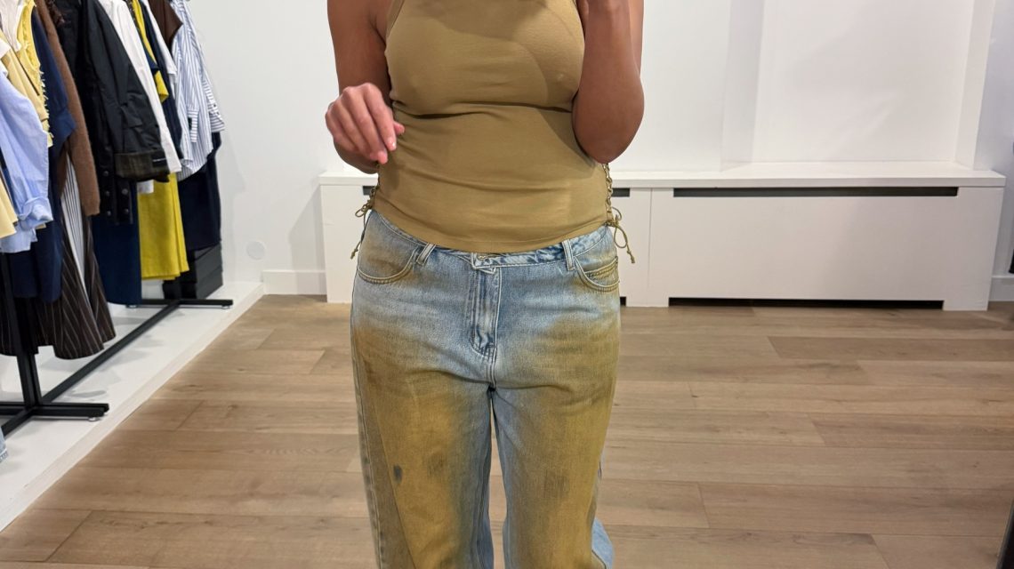 Love Stories Bella Tank Top met aansluitende pasvorm en zachte stof, stijlvolle dames tanktop voor een casual en veelzijdige look.