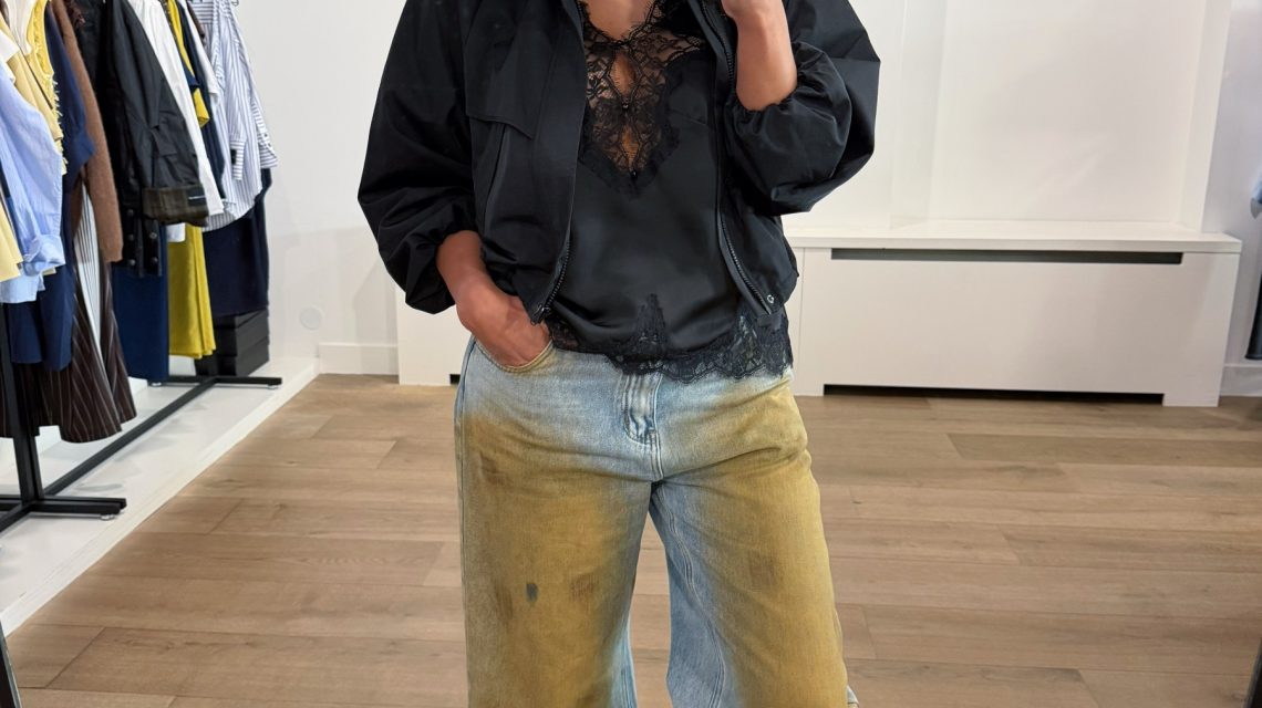 Haute L'Amitié Barrel Vintage Wash Flip Tall Jeans met barrel fit, hoge taille en vintage denim wassing, stijlvolle dames jeans met moderne uitstraling.