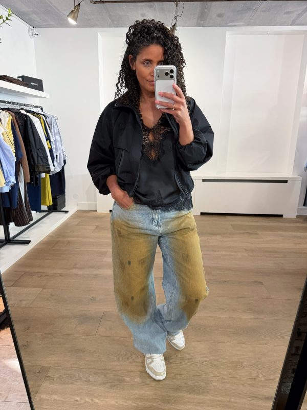 Haute L'Amitié Barrel Vintage Wash Flip Tall Jeans met barrel fit, hoge taille en vintage denim wassing, stijlvolle dames jeans met moderne uitstraling.
