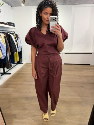 Dante6 Maelly relaxed fit pants met losvallende pasvorm en stijlvolle afwerking, elegante damesbroek voor een moderne look.