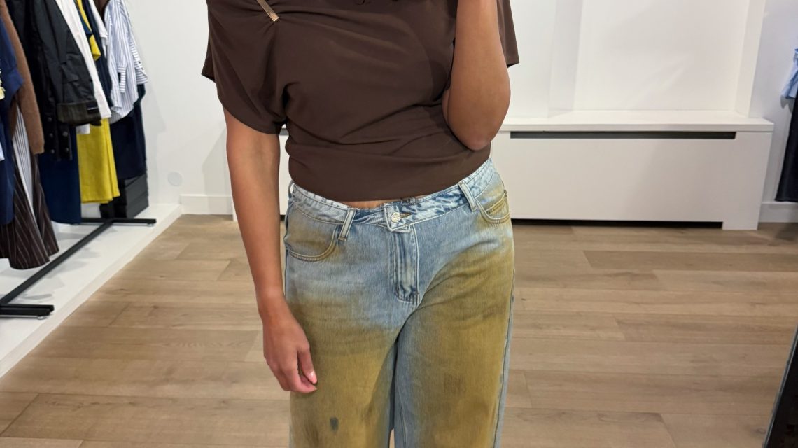 Haute L'Amitié Barrel Vintage Wash Flip Tall Jeans met barrel fit, hoge taille en vintage denim wassing, stijlvolle dames jeans met moderne uitstraling.