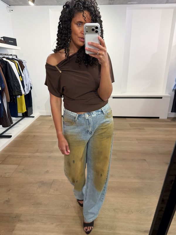 Haute L'Amitié Barrel Vintage Wash Flip Tall Jeans met barrel fit, hoge taille en vintage denim wassing, stijlvolle dames jeans met moderne uitstraling.