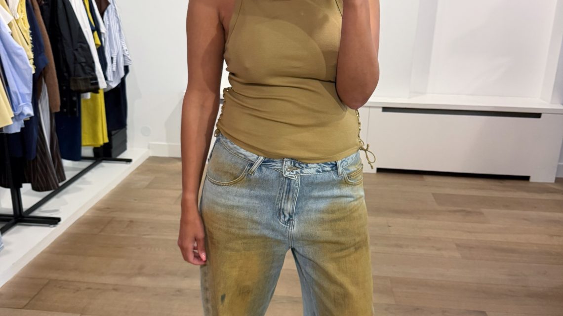 Haute L'Amitié Barrel Vintage Wash Flip Tall Jeans met barrel fit, hoge taille en vintage denim wassing, stijlvolle dames jeans met moderne uitstraling.