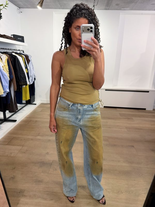 Haute L'Amitié Barrel Vintage Wash Flip Tall Jeans met barrel fit, hoge taille en vintage denim wassing, stijlvolle dames jeans met moderne uitstraling.