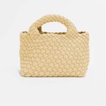 Bow19 Mia Mini Bag in Butter Yellow met gevlochten design en afneembare kettingriem, stijlvolle compacte damestas voor een zomerse look.