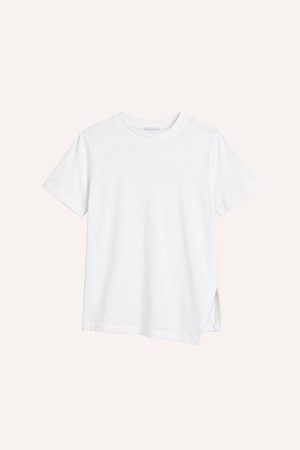 BY-BAR Freja Shirt, stijlvol dames T-shirt met moderne pasvorm en minimalistische uitstraling.