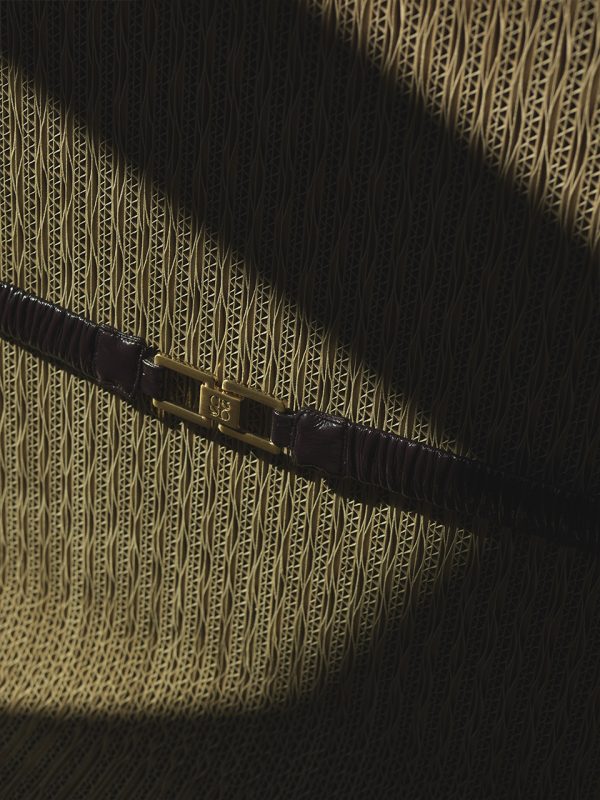 Dante6 Logo Crackle Faux Leather Logo Belt 7476 in Dark Plum, damesriem met crackle faux leather-look en Dante6 logo-detail.