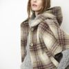Dante6 Lunetta Check Cape Coat, geruite damesjas met cape silhouet en moderne oversized uitstraling.