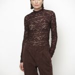 Dante6 Irony Lace Turtle Neck Top in donkerbruin, transparante kanten dames top met hoge col en vrouwelijke pasvorm.