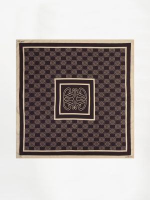 Dante6 Monogram Printed Scarf 263900-7476 in Dark Plum, auberginekleurige dames sjaal met all-over D6 monogramprint.