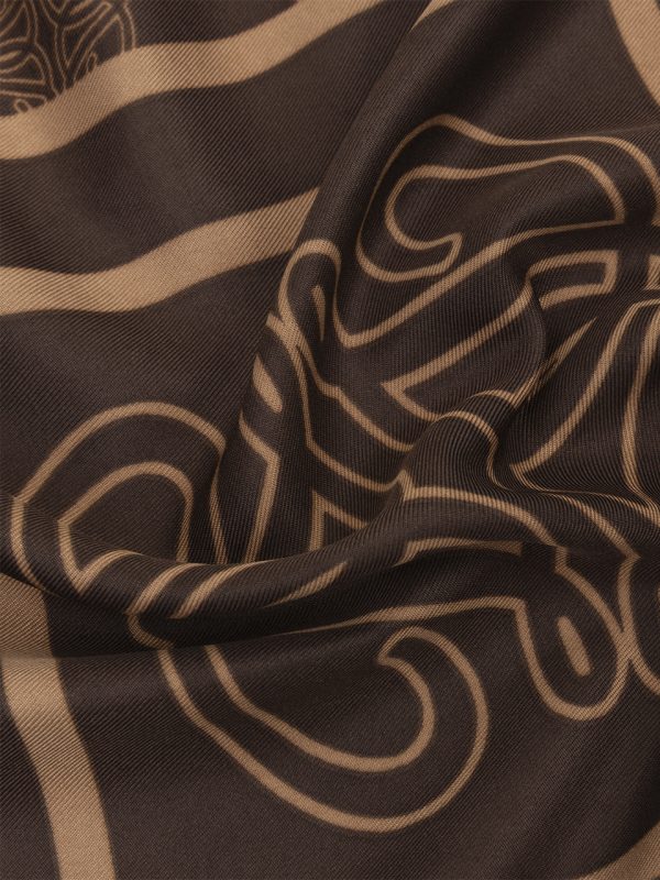 Dante6 Monogram Printed Scarf in donkerbruin, dames sjaal met elegante monogramprint.