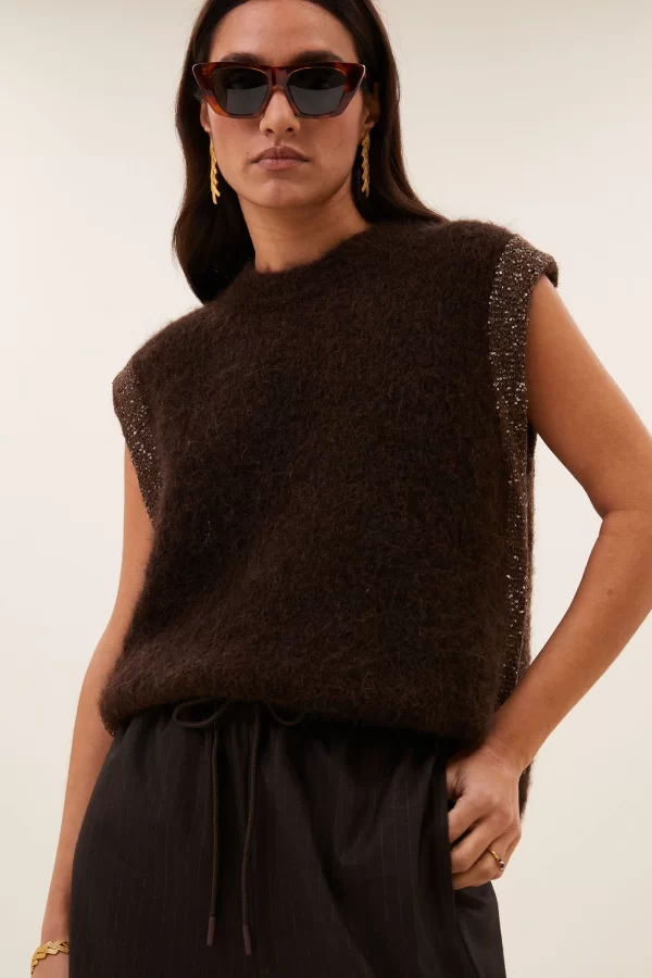by-bar Noby Spencer 26415103-787 in Deep Brown, donkerbruine fluffy dames spencer met ronde hals en losvallende fit.