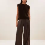by-bar Lodi Metallic Pants 26418024-725 in Bronze, soepelvallende damesbroek met loose fit en bronzen metallic finish.