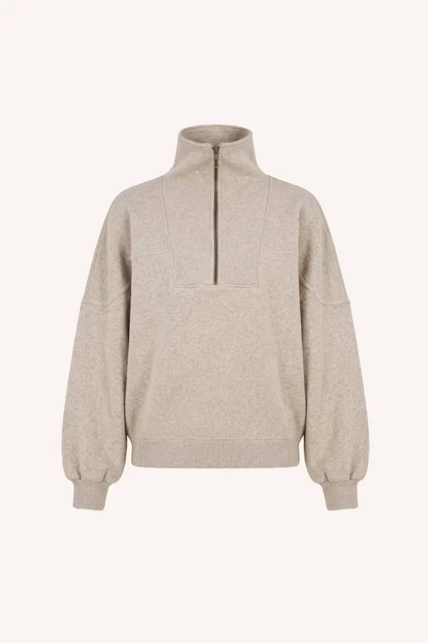 by-bar Roos Sparkle Sweater 26418902 in Gold, oversized goud-beige gemêleerde dames sweater met subtiele glitter en hoge ritskraag.