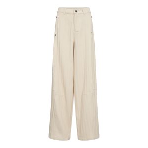 Co’Couture CalinCC Pant 500117 in Creme, high-waist dames pantalon met wijde pijpen, gebogen naaddetail en subtiele visgraatstructuur.