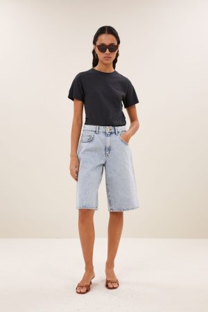 BY-BAR Soho Denim Short in Light Denim, high-waist dames short van denim met moderne wide fit.