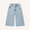 ByBar-Soho-Denim-Short-26418504 BY-BAR Soho Denim Short in Light Denim, high-waist dames short van denim met moderne wide fit.
