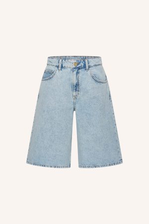 BY-BAR Soho Denim Short in Light Denim, high-waist dames short van denim met moderne wide fit.
